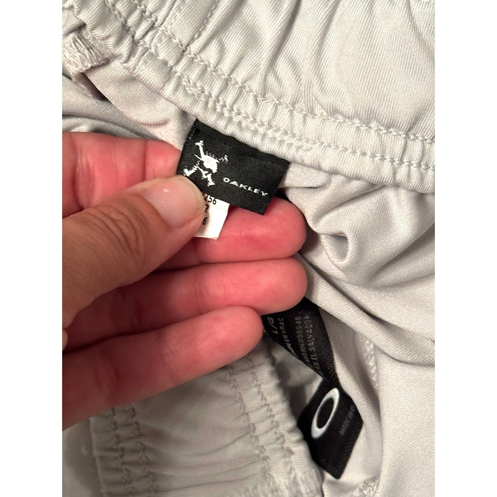 Oakley Foundational 7"‎ Shorts 3.0 Mens L athletic Lunar Rock moisture wicking - Picture 2 of 6